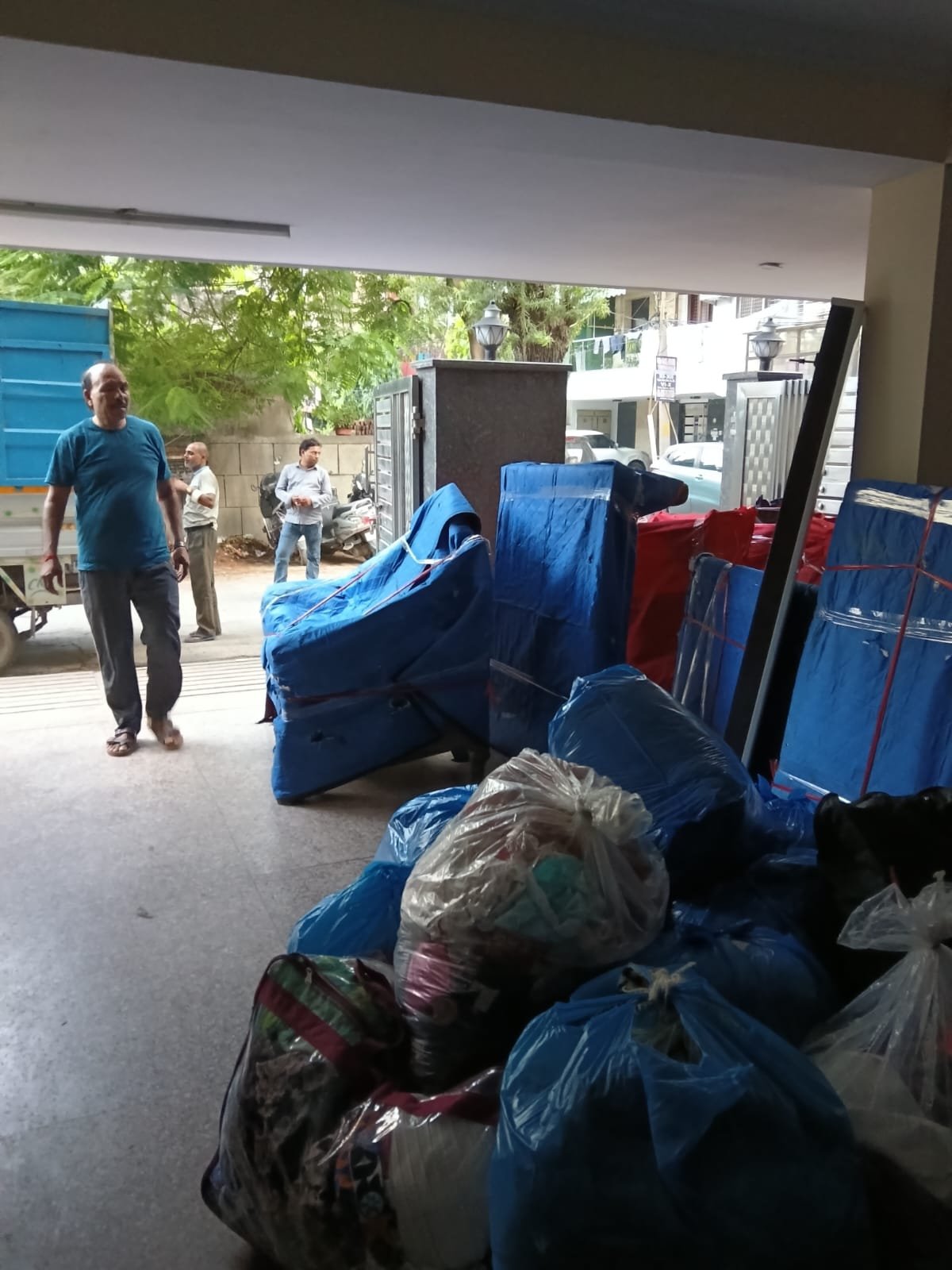 Loading and unloading household goods